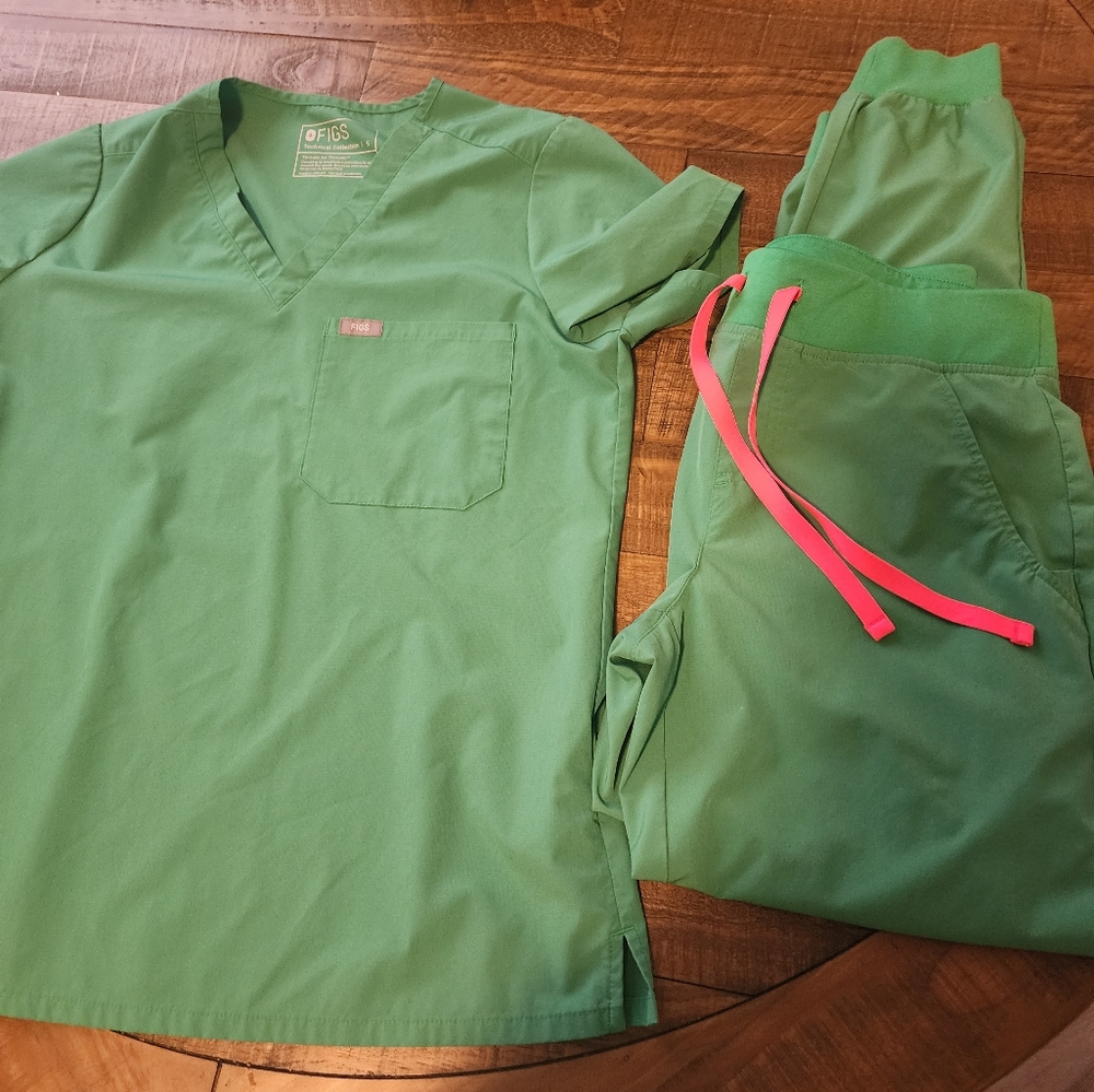 Figs safety green scrub set